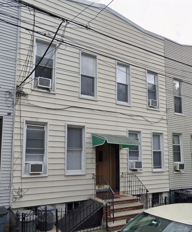 Foto del edificio - 72-15 62nd St