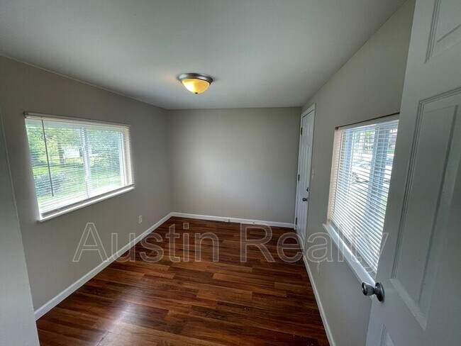 Foto del edificio - 1551 N Hanley Rd