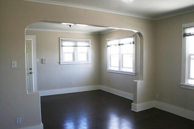 Front room - 3910 Arlington Ave