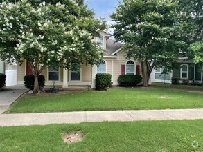 Building Photo - 1046 Elm Dr