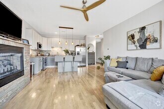 Building Photo - 3527 S King Dr