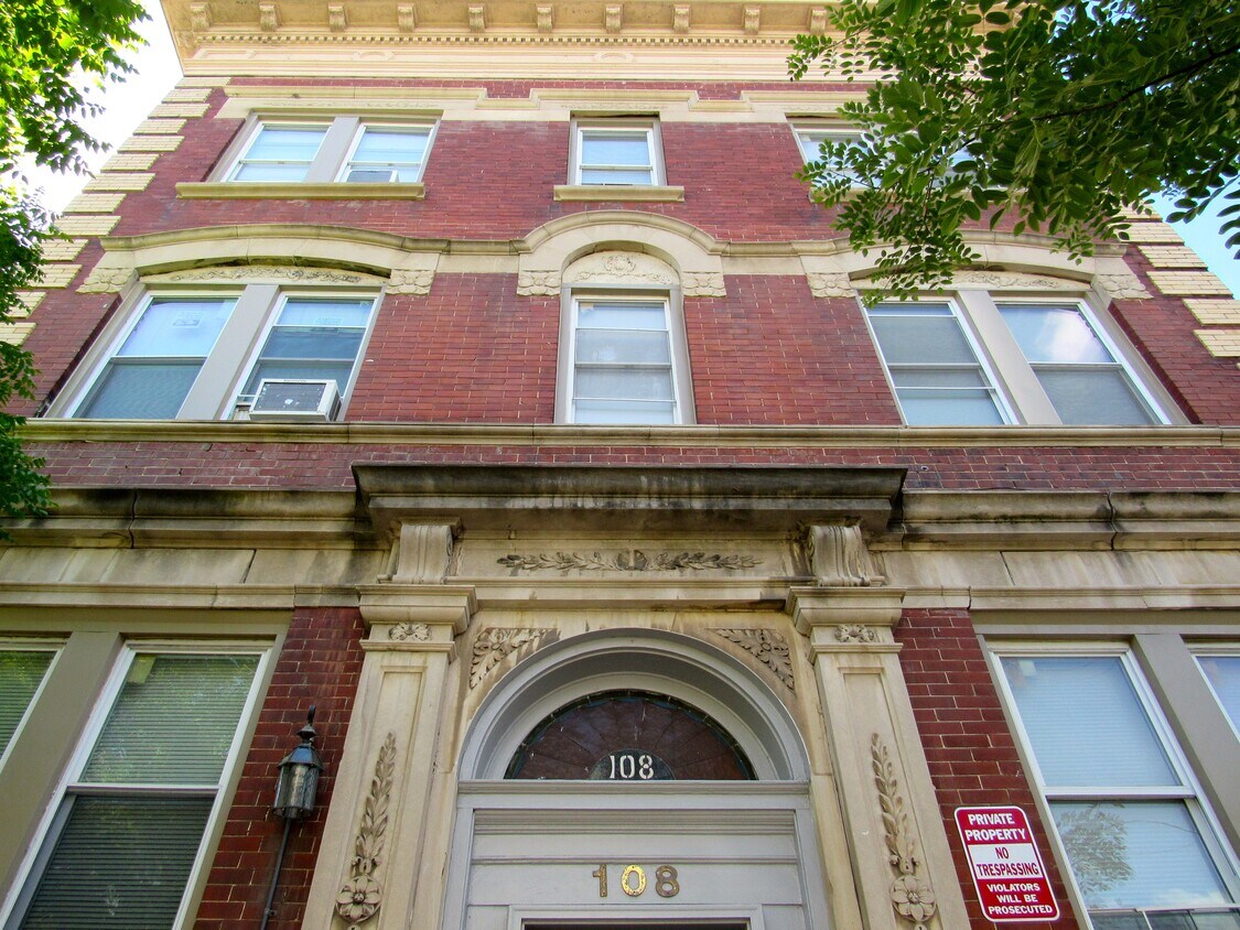 Primary Photo - 108 Pine St