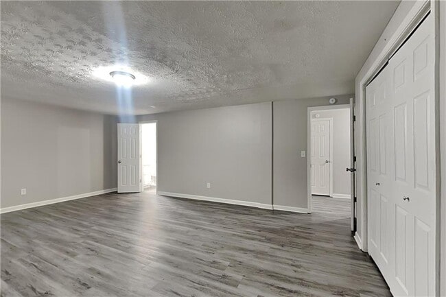 Building Photo - 880 Burning Bush Dr