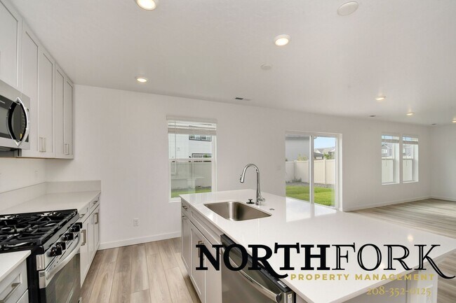 Building Photo - Beautiful, Brand New, Spacious Meridian Home