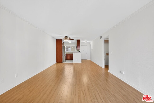 Building Photo - 21450 Burbank Blvd