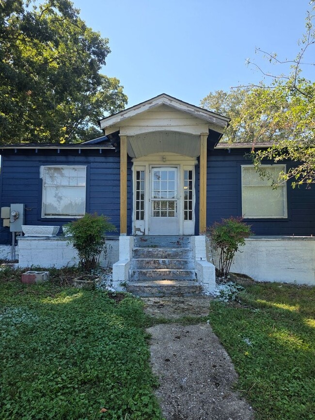 Building Photo - 101 Kingwood Dr