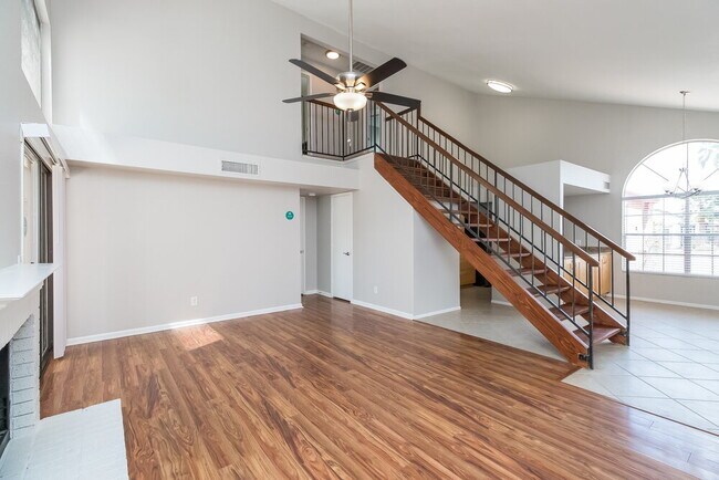 Foto del edificio - 841 E Manor Dr