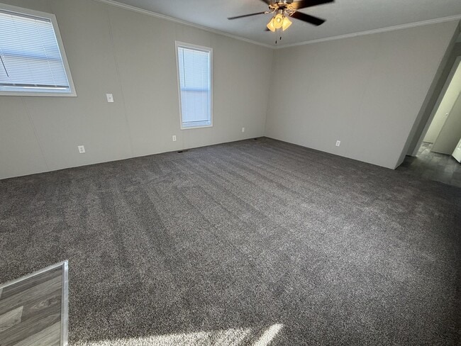 Building Photo - 38027 Leverette Ave