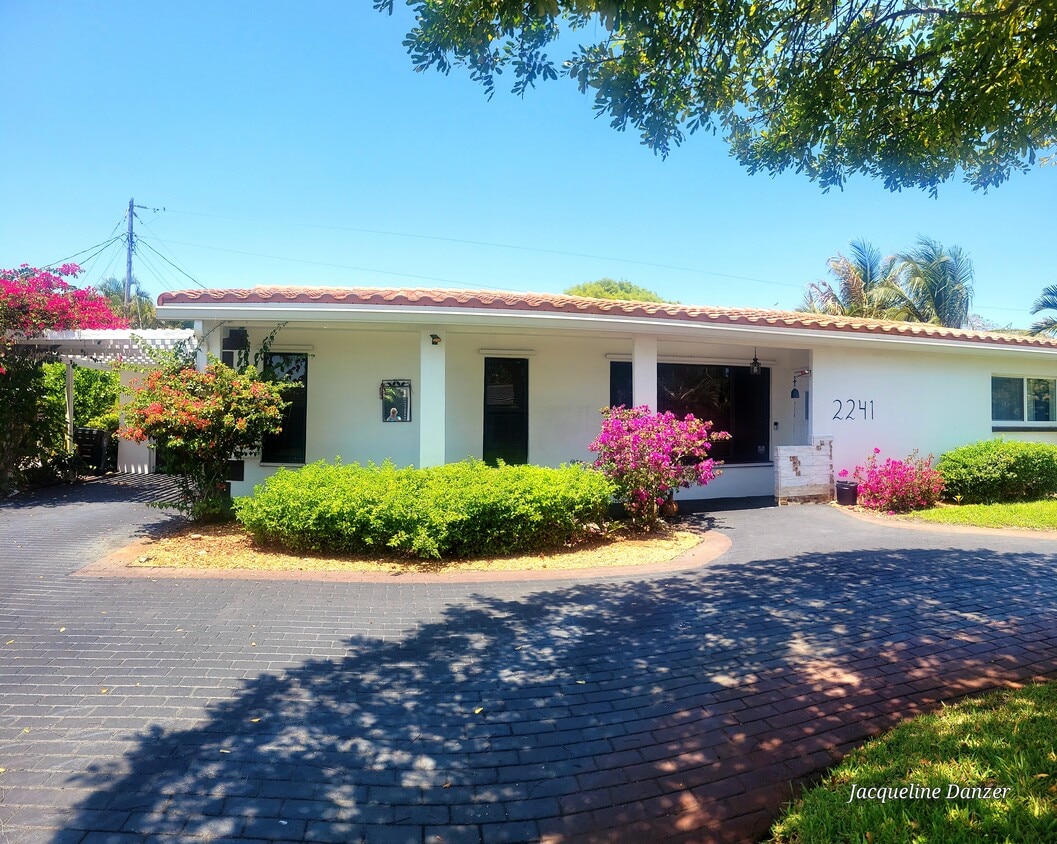 Foto principal - 2241 NE 38th St