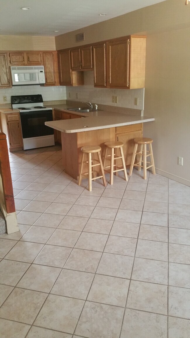 tile floors - 2100 Jefferson Park Ave