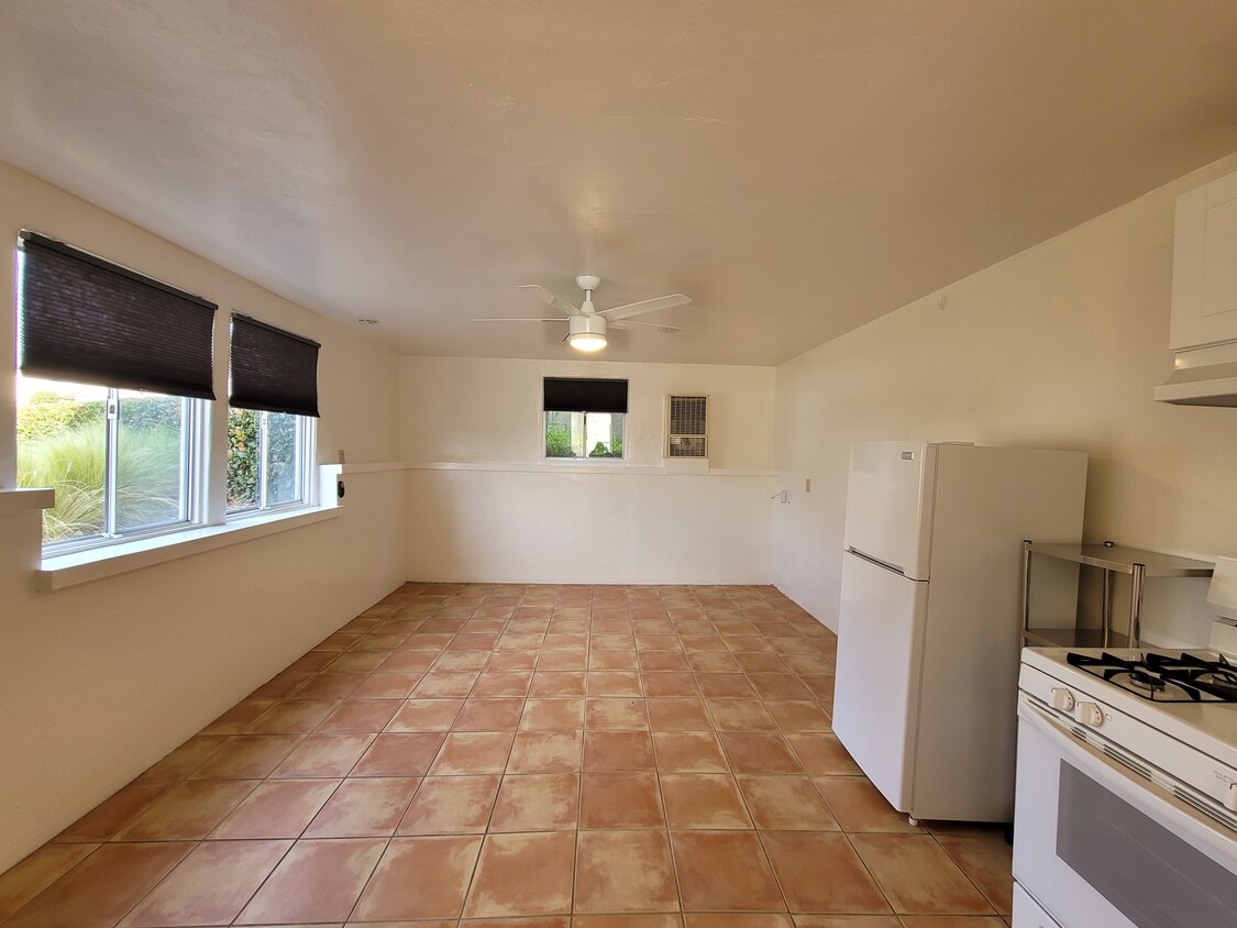 Primary Photo - 2355 Curlew St