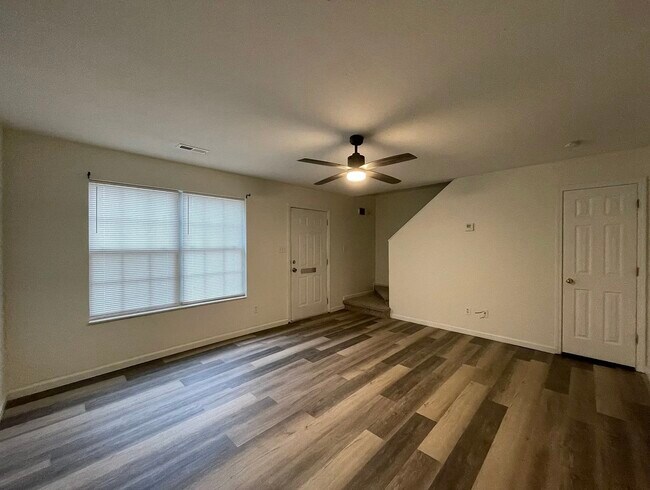 Foto del edificio - 2943 Colt Dr