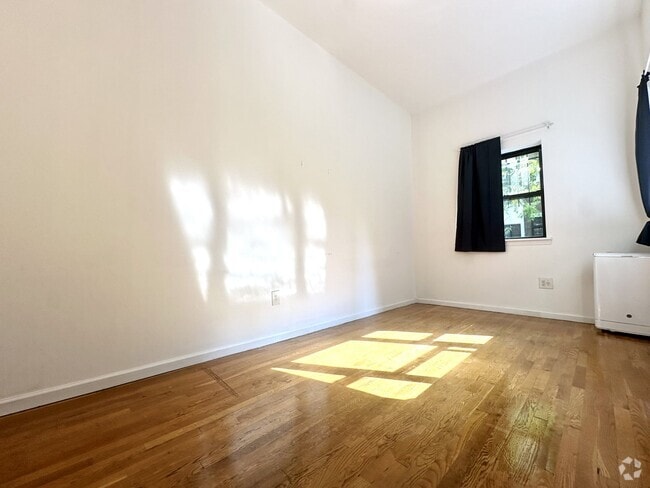 Building Photo - 306 W 106th St