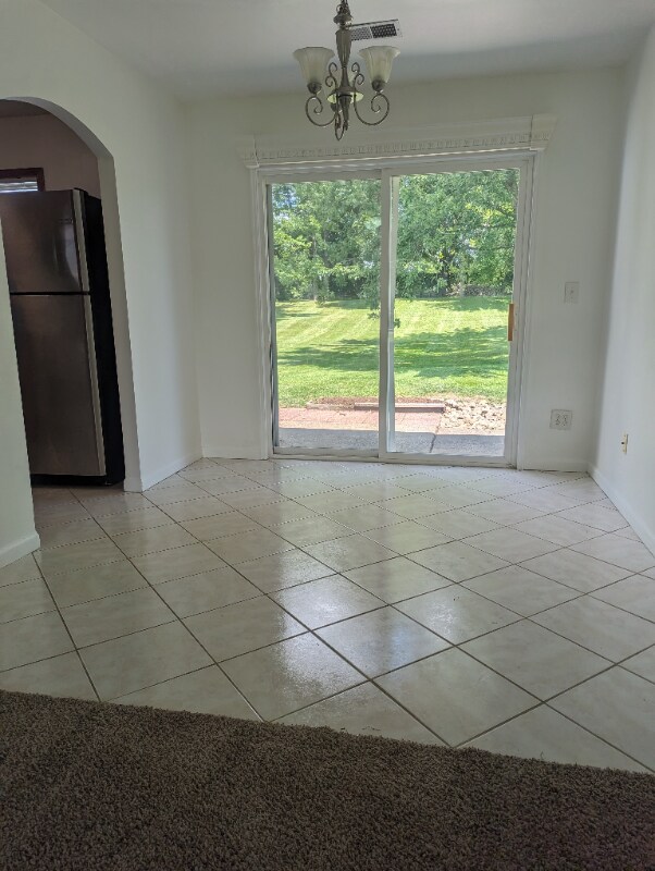 Building Photo - 129 Robinhood Dr