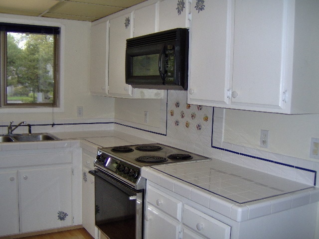 Foto del edificio - Cozy Townhouse! Water Sewer and Garbage Included!