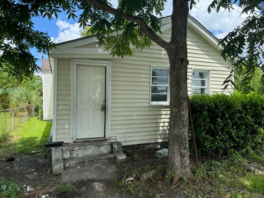 Primary Photo - Ranch close to Downtown