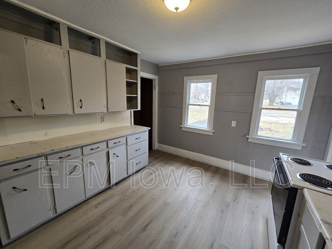 Building Photo - 714 W 1st St