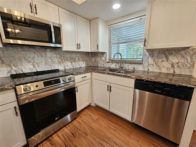 Foto del edificio - 659 N Jefferson Ave