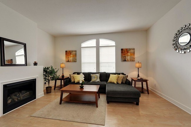 Foto del edificio - 838 Harmony Pl