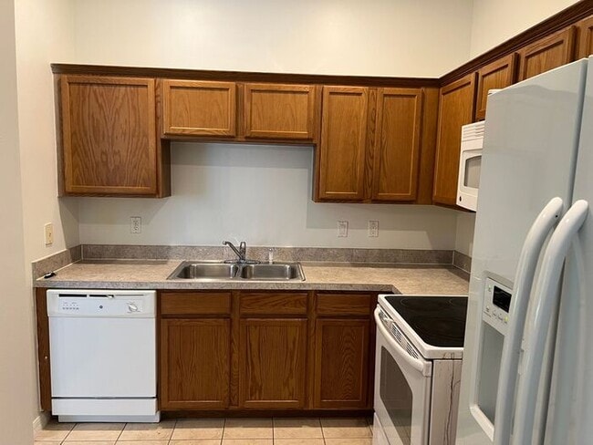 Building Photo - Townhome in Emerald Lake, Kissimmee