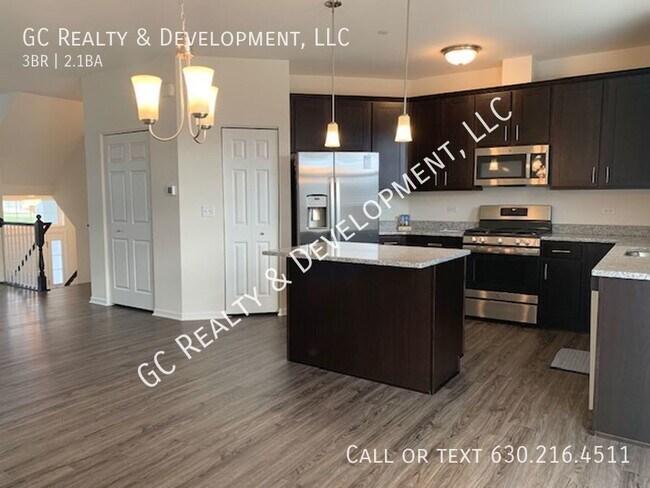 Foto del edificio - ***NEWER CONTRUCTION / EMERSON PARK / 3 BD...