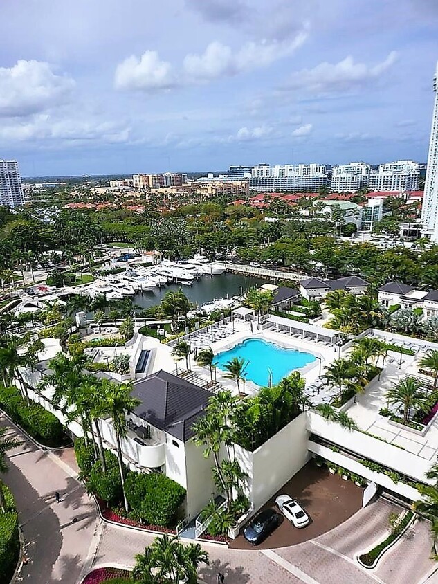 Foto principal - 7000 Island Blvd