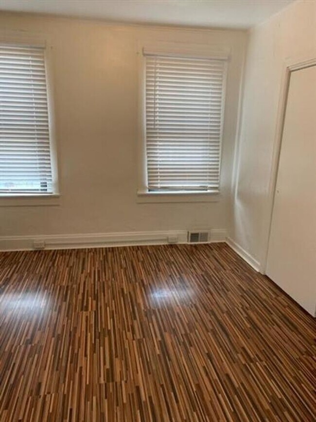 Building Photo - Newly Renovated 2 Bed / 1 Bath Home Availa...
