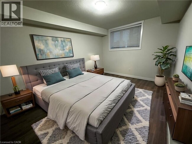 Building Photo - 160 Rochefort St.