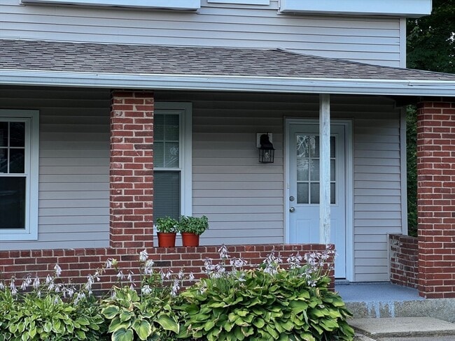 Building Photo - 5 Tibbetts St