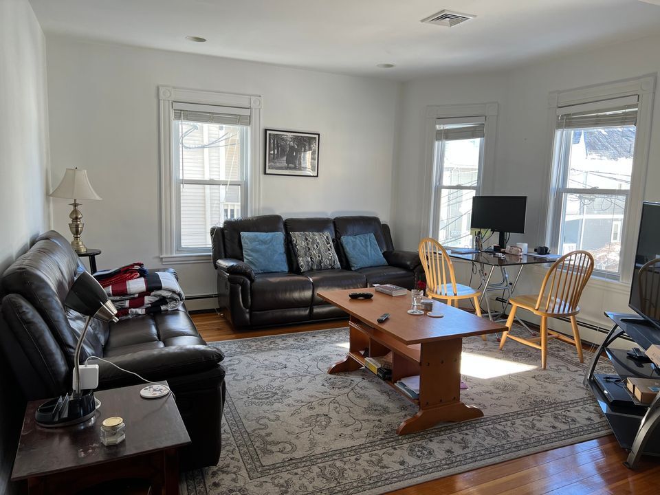 Primary Photo - 29 Brackett St