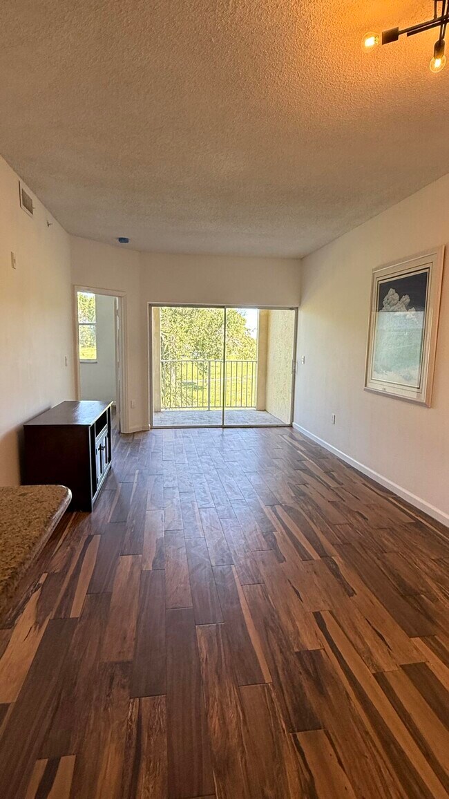 Building Photo - 2080 Greenview Shores Blvd