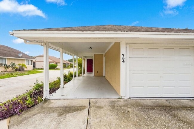 Building Photo - 754 Summerland Dr