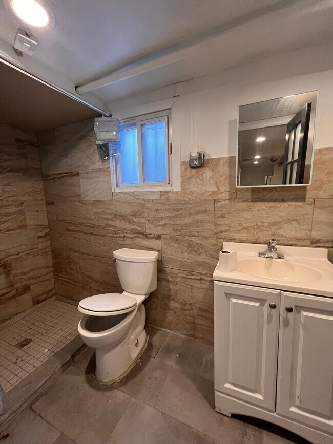 Building Photo - 578 Bramhall Ave