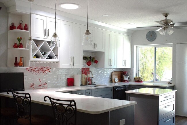 Foto del edificio - 4325 78th Ln N