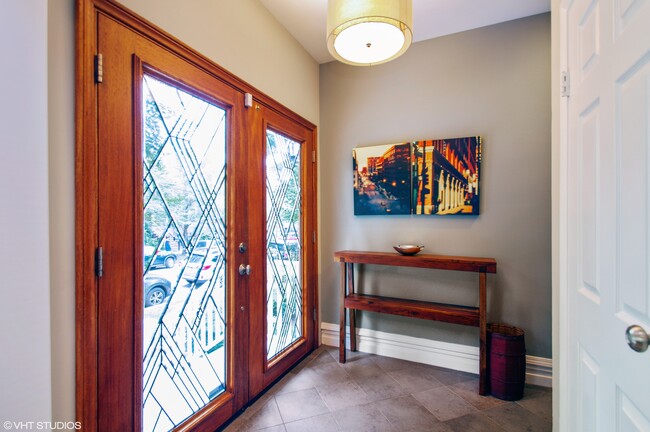 Foto del edificio - 1918 W Melrose St