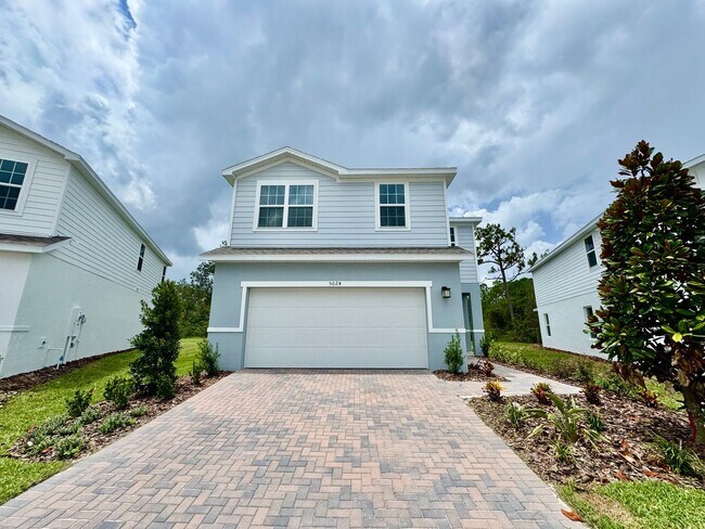 Foto del edificio - Brand-New 4BR Home with Tile Floors & Quar...