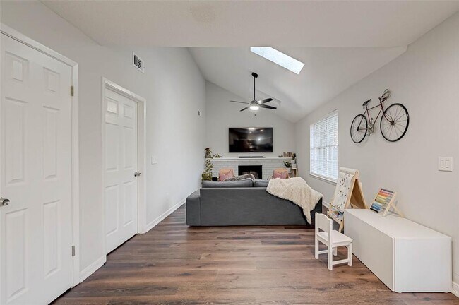 Building Photo - 21419 Highland Knolls Dr