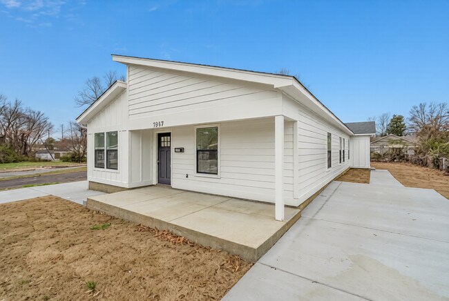 Building Photo - 1367 Chadwick Cir