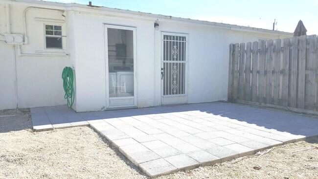 atrás - 603 124th Street Gulf
