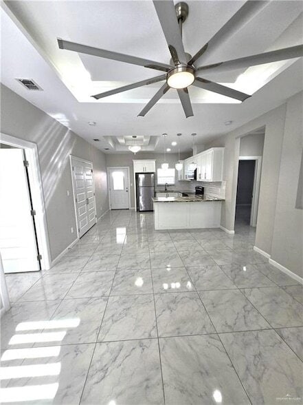 Foto del edificio - 1018 N Woodson Ave