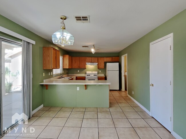 Building Photo - 695 Emerald City Ave