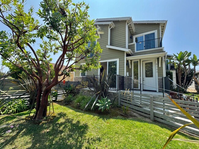 Building Photo - 8343 DUNBARTON - SHORT TERM LEASES AVAILABLE , NEWER*4 BD*3BA*TOWNHOME*PRIVATE YARD*WASHER/DRYER*