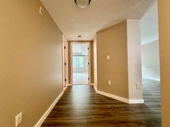 Building Photo - 245 Place Ln