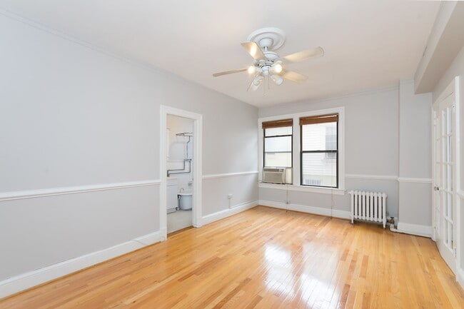 Foto del edificio - Charming Logan Circle Condo | Studio | 1 Bath | 450 Sf