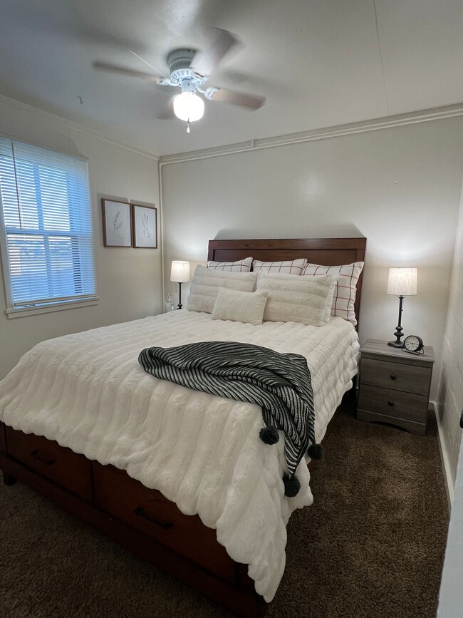 Building Photo - Furnished 1 bedroom
