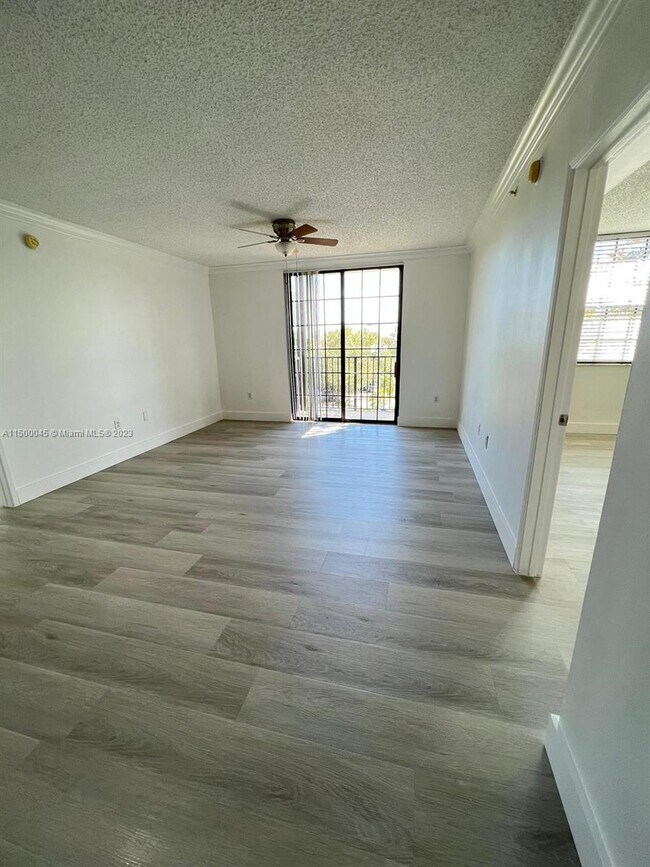 Foto del edificio - 1900 Van Buren St