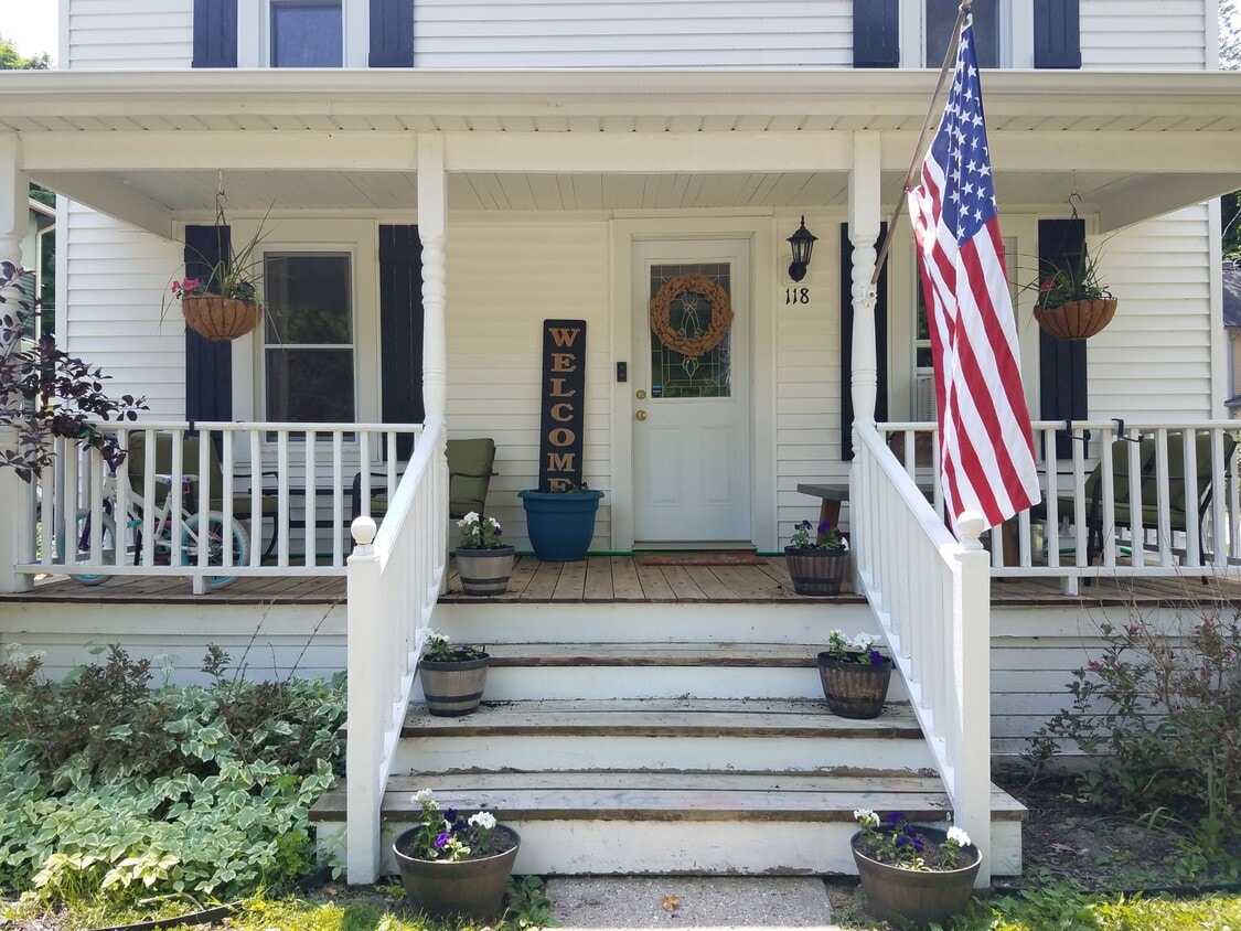 118 E Riverside St, Williamston, MI 48895 House Rental in Williamston