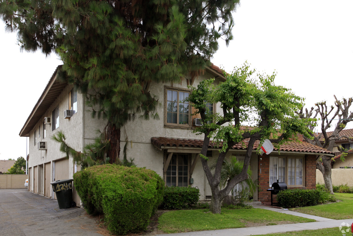 Building Photo - 1240 S Sunburst Way