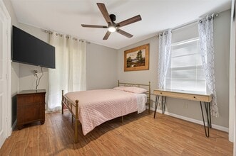 Building Photo - 9310 Cliffwood Dr