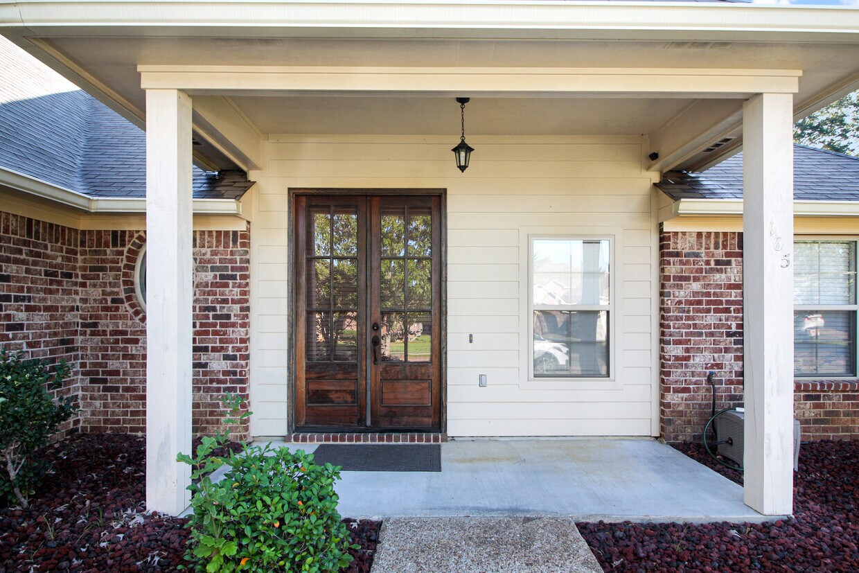 Building Photo - 165 Harvey Cir